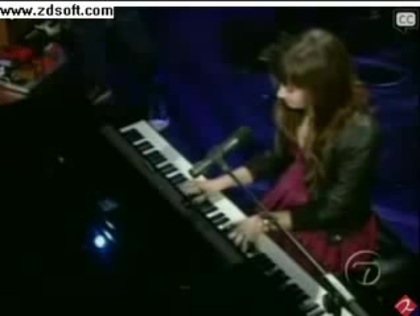 Demi Lovato-This is me(Live) with lyrics 03468 - Demilush - This is me - Live with Regis and Kelly Part oo7