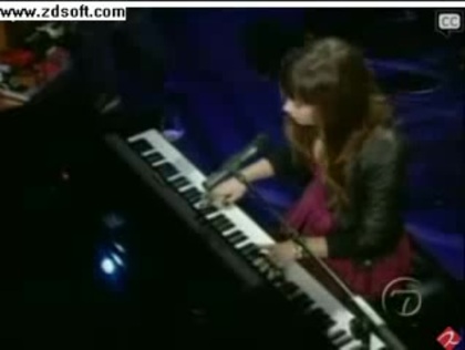 Demi Lovato-This is me(Live) with lyrics 04242