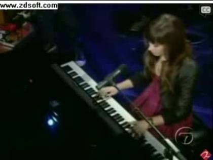 Demi Lovato-This is me(Live) with lyrics 03923 - Demilush - This is me - Live with Regis and Kelly Part oo8