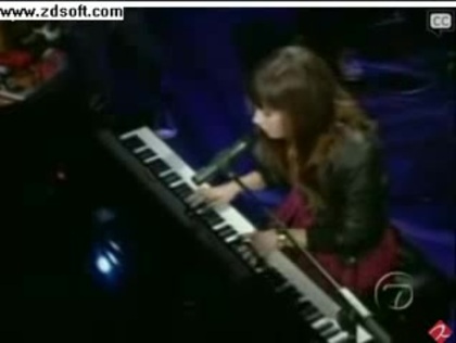 Demi Lovato-This is me(Live) with lyrics 04401 - Demilush - This is me - Live with Regis and Kelly Part oo9