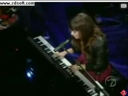 Demi Lovato-This is me(Live) with lyrics 04425 - Demilush - This is me - Live with Regis and Kelly Part oo9