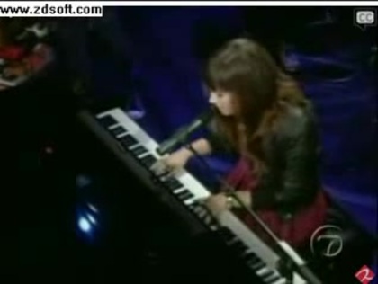 Demi Lovato-This is me(Live) with lyrics 04462 - Demilush - This is me - Live with Regis and Kelly Part oo9