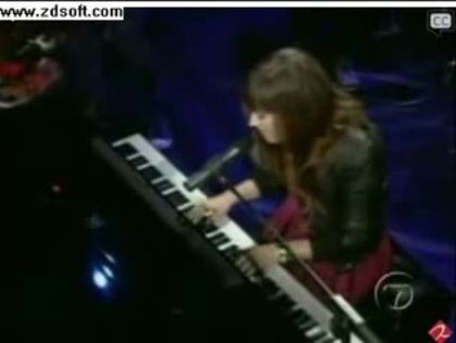 Demi Lovato-This is me(Live) with lyrics 04543