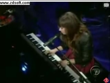 Demi Lovato-This is me(Live) with lyrics 04609