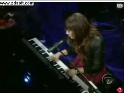 Demi Lovato-This is me(Live) with lyrics 04741