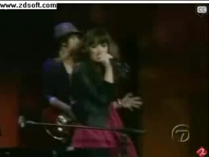 Demi Lovato-This is me(Live) with lyrics 13690