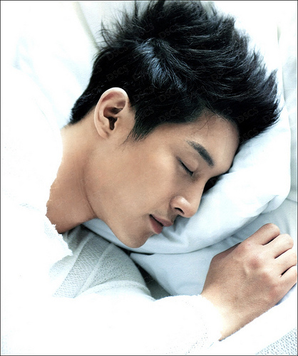  - Kim Hyun Joong dormind