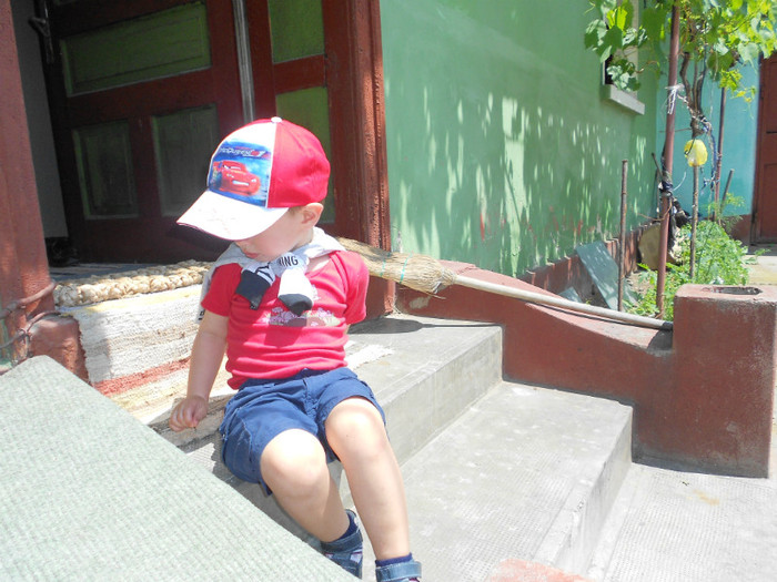 Andrei se uità la puisori