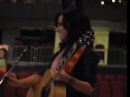 Catch Me- Demi Lovato (soundcheck) 03457