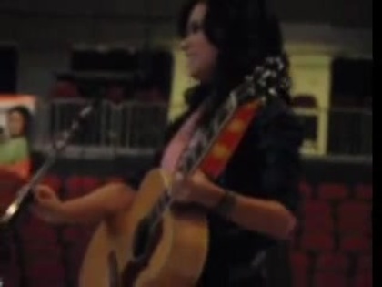 Catch Me- Demi Lovato (soundcheck) 04236