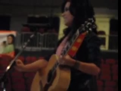 Catch Me- Demi Lovato (soundcheck) 04593