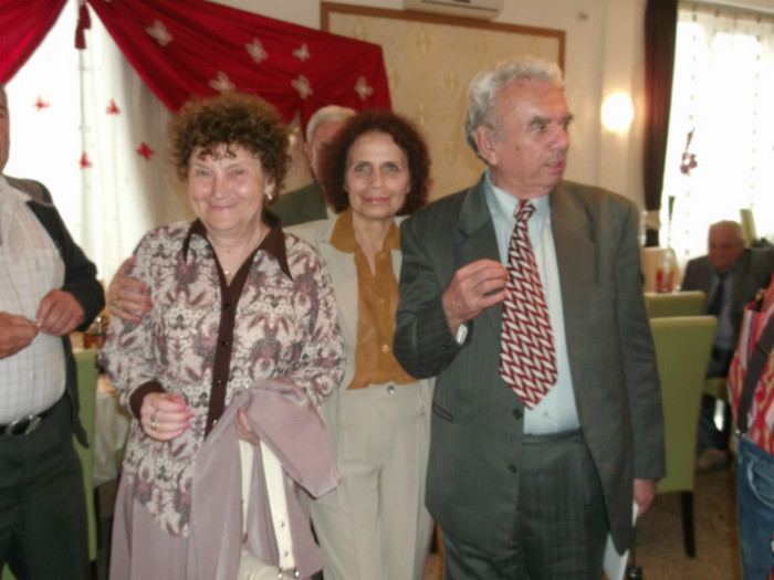 Prof. Stela, Tanta, si Prof. Tinu Grozavu - ANIVERSARE LA 45 DE ANI    DUPA