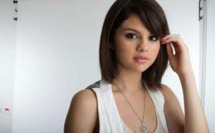 pio[ppio[ - selena gomez