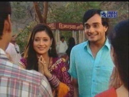 23742264_JSKMLWFJQ - culoarea fericiri