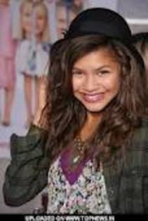 oipuuoppio[ - zendaya si bella