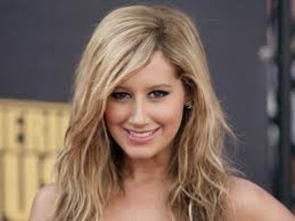 io[oo[ - Ashley Tisdale