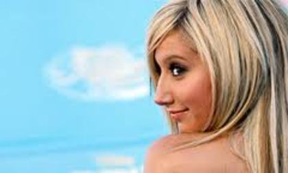 po[]o[[ - Ashley Tisdale