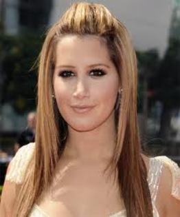 ppo[op[ - Ashley Tisdale