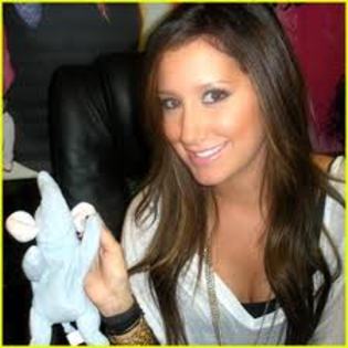 puiopyuuop - Ashley Tisdale