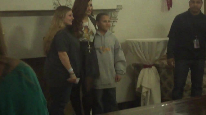 Demi Lovato Meet and Greet 11_19_youtube_original 0720