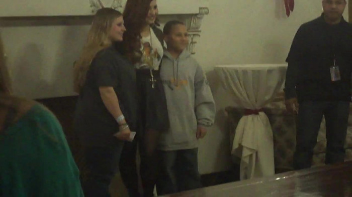 Demi Lovato Meet and Greet 11_19_youtube_original 0730