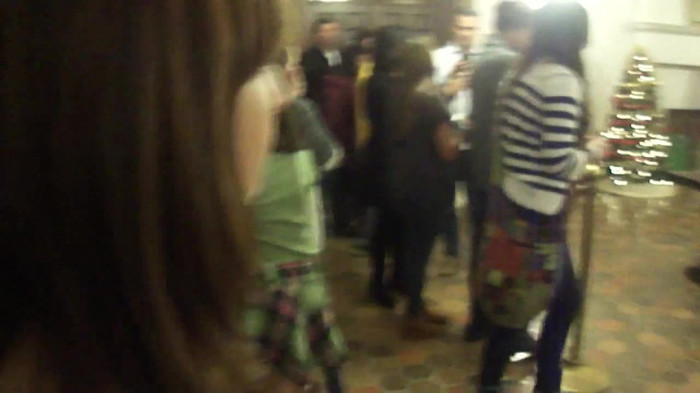 Demi Lovato Meet and Greet 11_19_youtube_original 2156