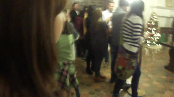 Demi Lovato Meet and Greet 11_19_youtube_original 2206