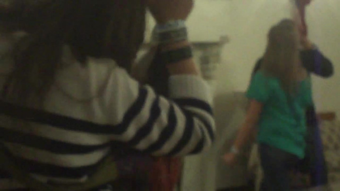 Demi Lovato Meet and Greet 11_19_youtube_original 3155