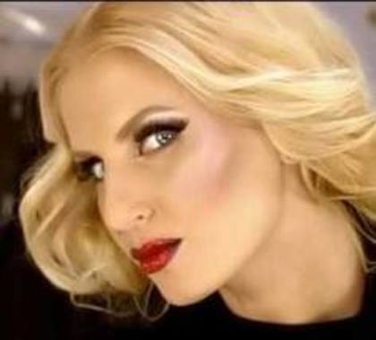 uyugyu - Andreea Banica 2012