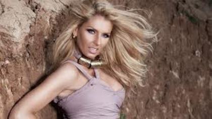 vgfydfydtrdtrdgfy - Andreea Banica 2012