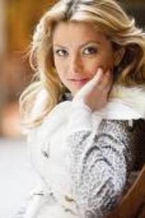 uuiuiuoio - Elena Gheorghe