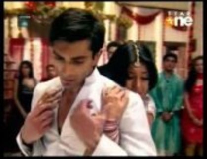 537652_229387803831318_1557301417_a