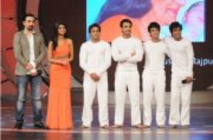 545910_229372917166140_108256854_a - jennifer winget 6
