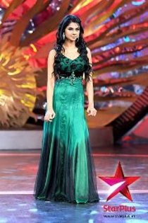 560369_229371450499620_1055491593_a - jennifer winget 6