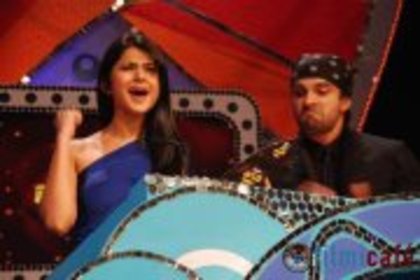 576689_229378817165550_158376979_a - jennifer winget 6