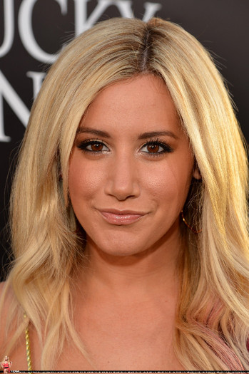 002 - ASHLEY TISDALE LA THE LUCKY ONE LOS ANGELES PREMIERE