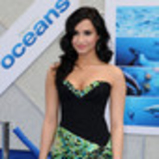 demi-lovato-125118l-thumbnail_gallery