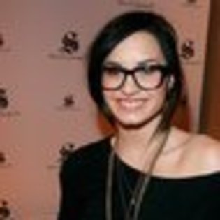 demi-lovato-165557l-thumbnail_gallery - demi lovato