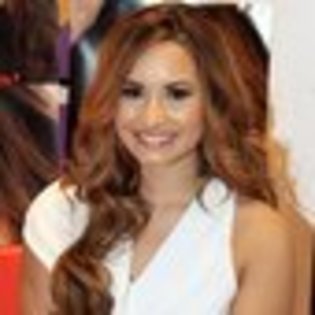 demi-lovato-289307l-thumbnail_gallery