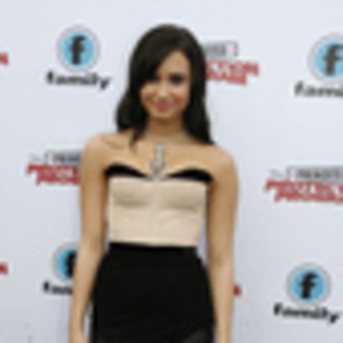 demi-lovato-320956l-thumbnail_gallery