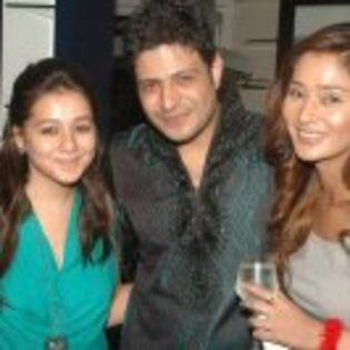 249130_249489638489004_375675135_n - sara khan10
