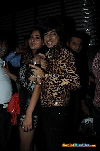 528886_10150930619639556_2104624818_n - sara khan new