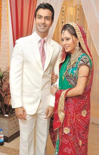 579213_10150755209674556_970751291_n - sara khan new