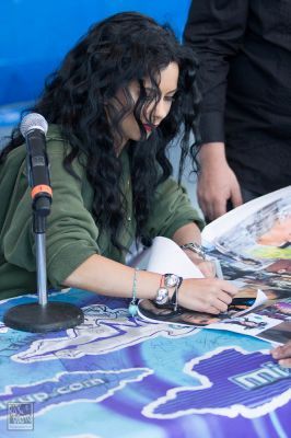 normal_015~2 - 2012 03 20 - Inna at Signing Session in Plaza Cuicuilco