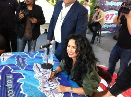 normal_019~2 - 2012 03 20 - Inna at Signing Session in Plaza Cuicuilco