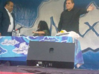 normal_031~1 - 2012 03 20 - Inna at Signing Session in Plaza Cuicuilco