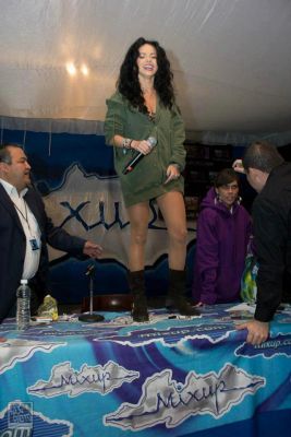 normal_037~1 - 2012 03 20 - Inna at Signing Session in Plaza Cuicuilco