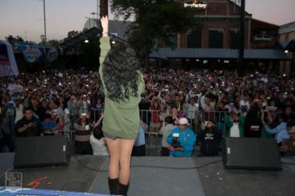 normal_043~1 - 2012 03 20 - Inna at Signing Session in Plaza Cuicuilco