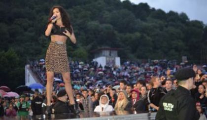 normal_01~23 - 2012 06 5 - Inna Live in Deva - Show in Romania