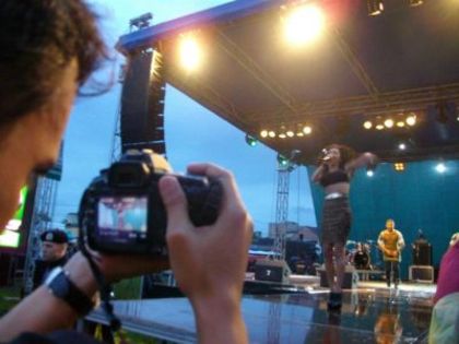 normal_07~21 - 2012 06 5 - Inna Live in Deva - Show in Romania